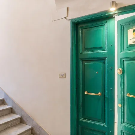 Roma Station House
